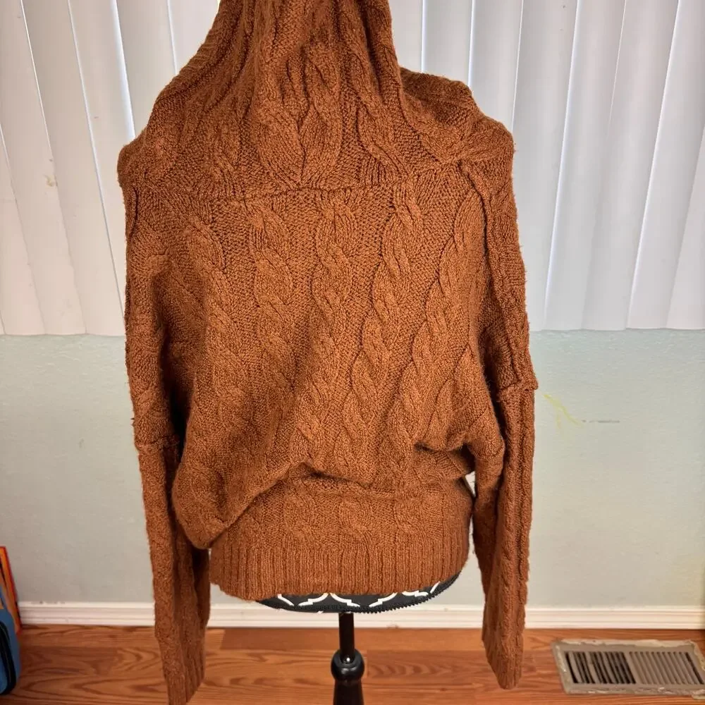 AE American Eagle Oversized Cropped Cable Knit Hoodie Sweater Sz M